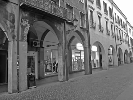 Porticos of Via Roma